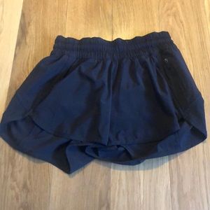 Black Lululemon Tracker Shorts 4” like new.  Sz 6